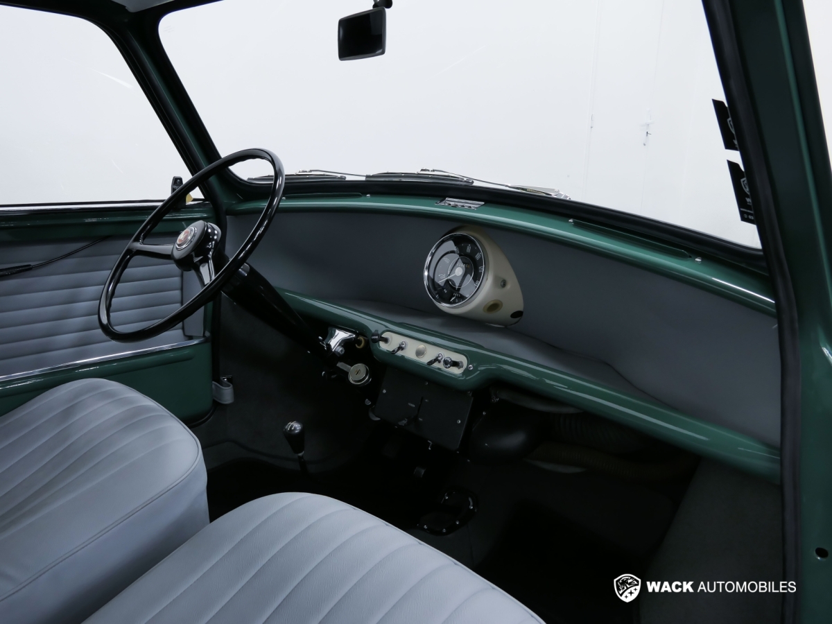 BMC 850 SALOON MINI MORRIS 850 SALOON 34 CV / RESTAURATION COMPLÈTE / VÉHICULE DE COLLECTION