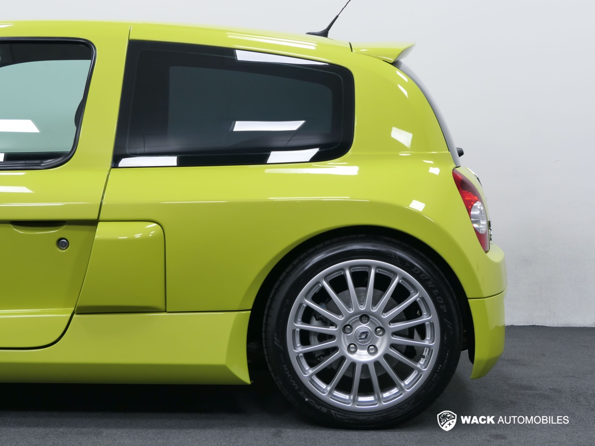 RENAULT CLIO 3.0 V6 255 CV