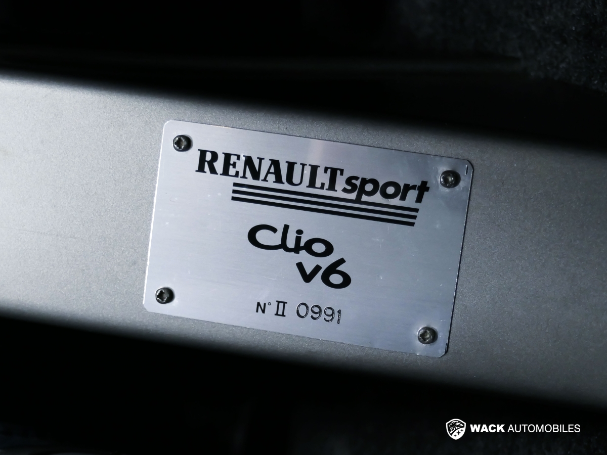 RENAULT CLIO 3.0 V6 255 CV