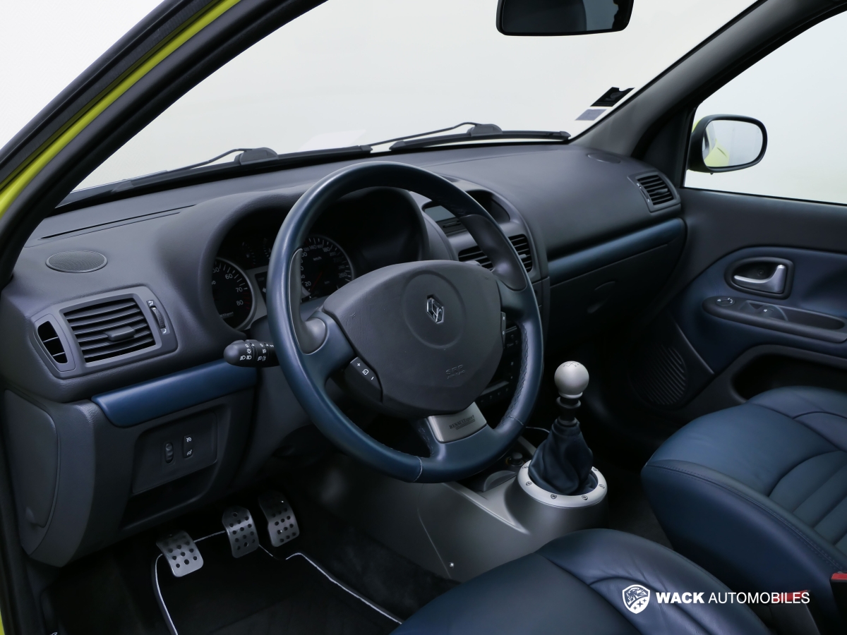 RENAULT CLIO 3.0 V6 255 CV