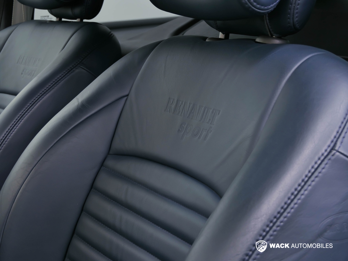 RENAULT CLIO 3.0 V6 255 CV