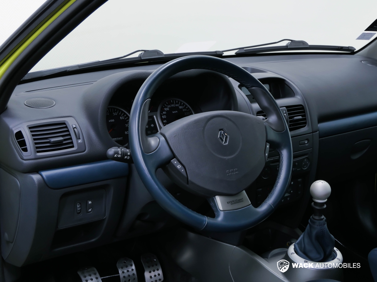 RENAULT CLIO 3.0 V6 255 CV 