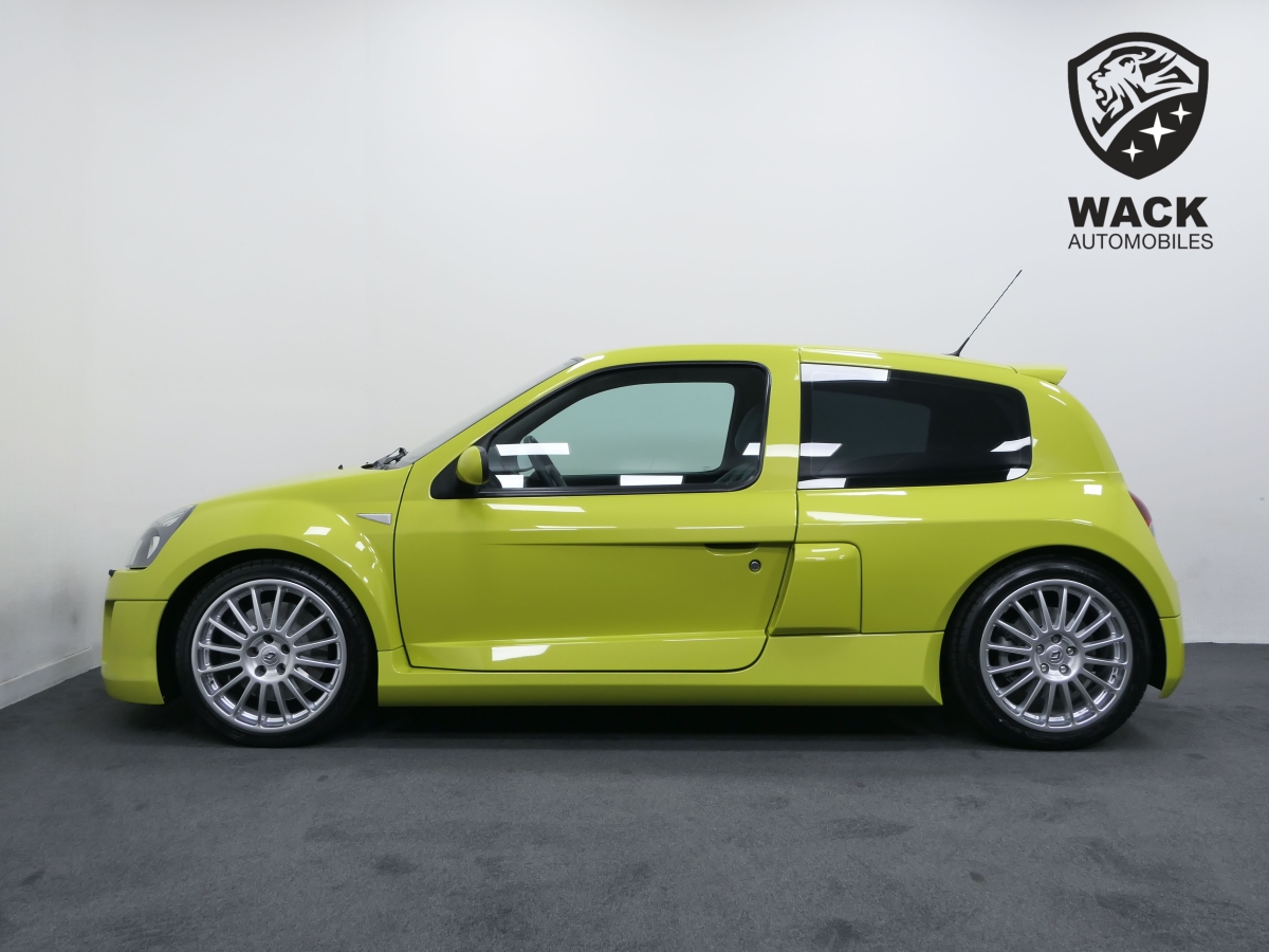 RENAULT CLIO 3.0 V6 255 CV 