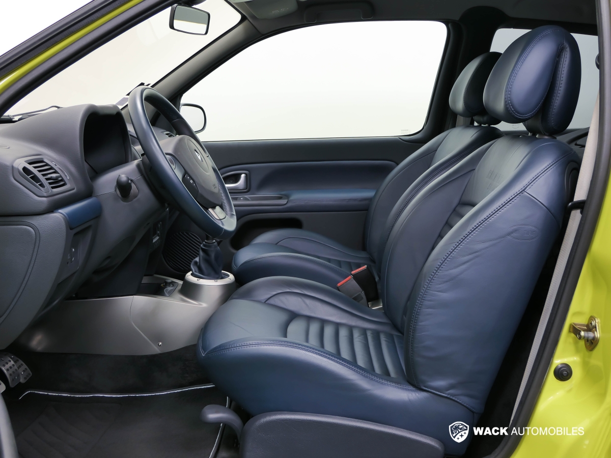 RENAULT CLIO 3.0 V6 255 CV 