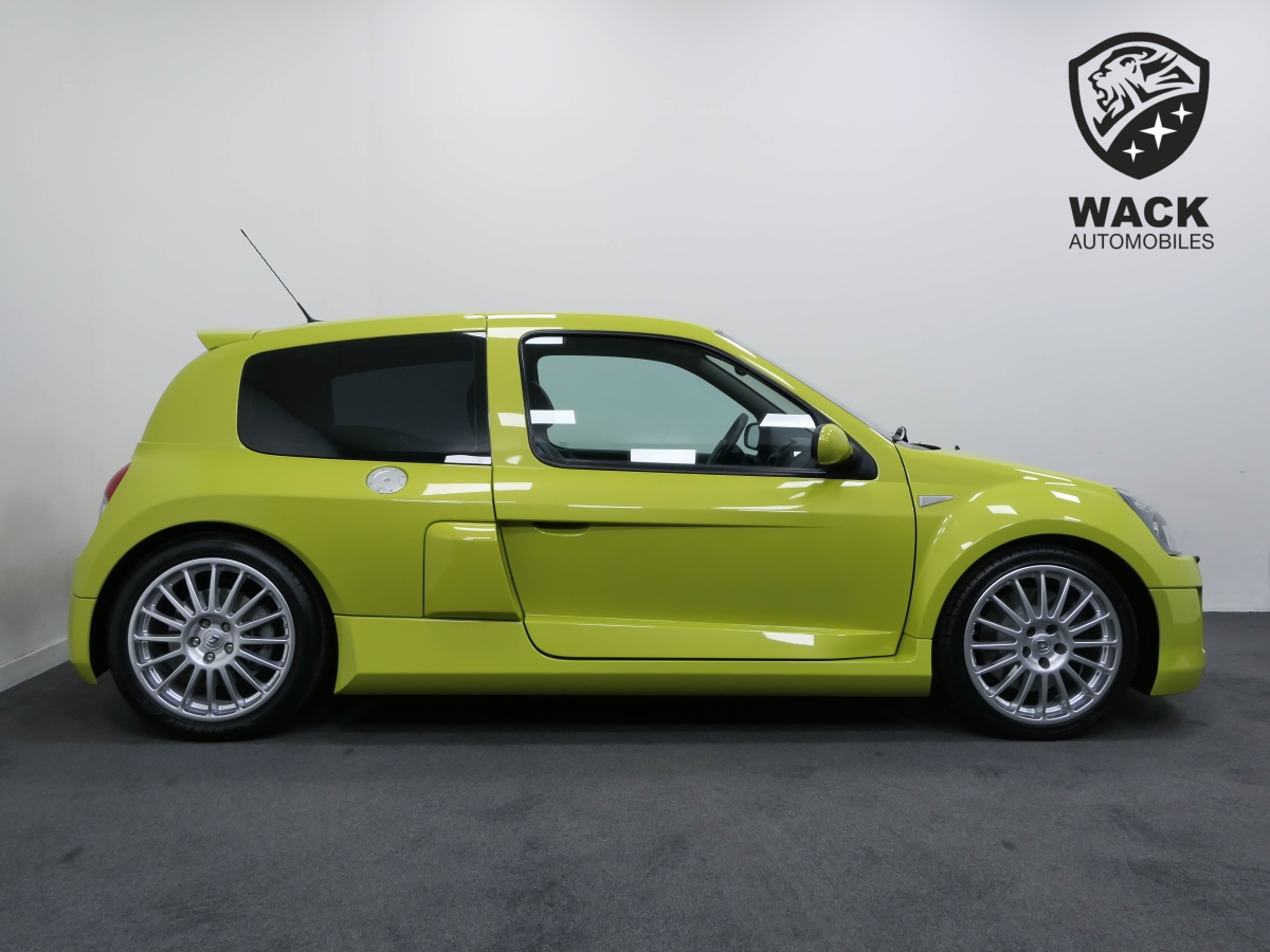 RENAULT CLIO 3.0 V6 255 CV 