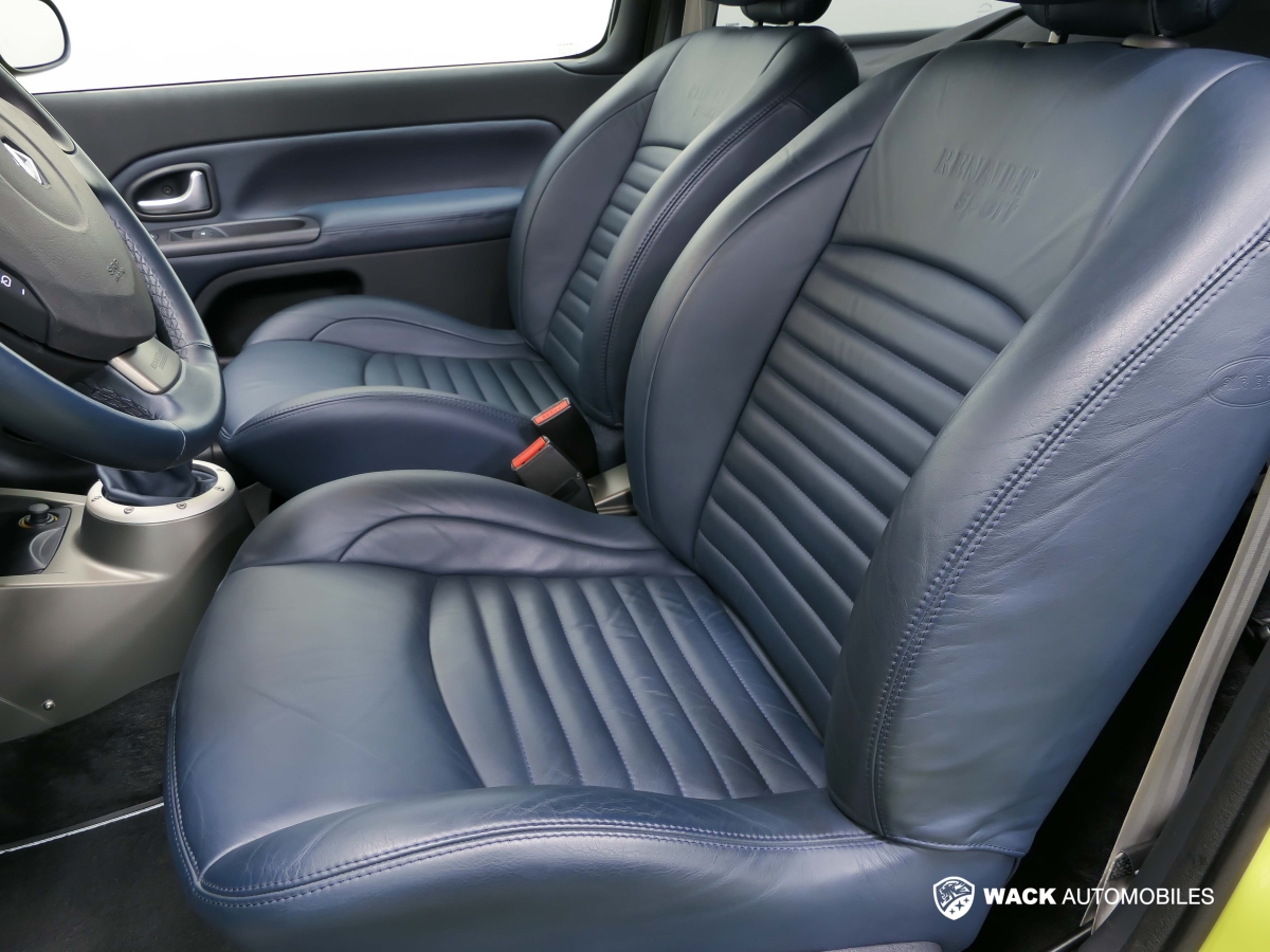 RENAULT CLIO 3.0 V6 255 CV 