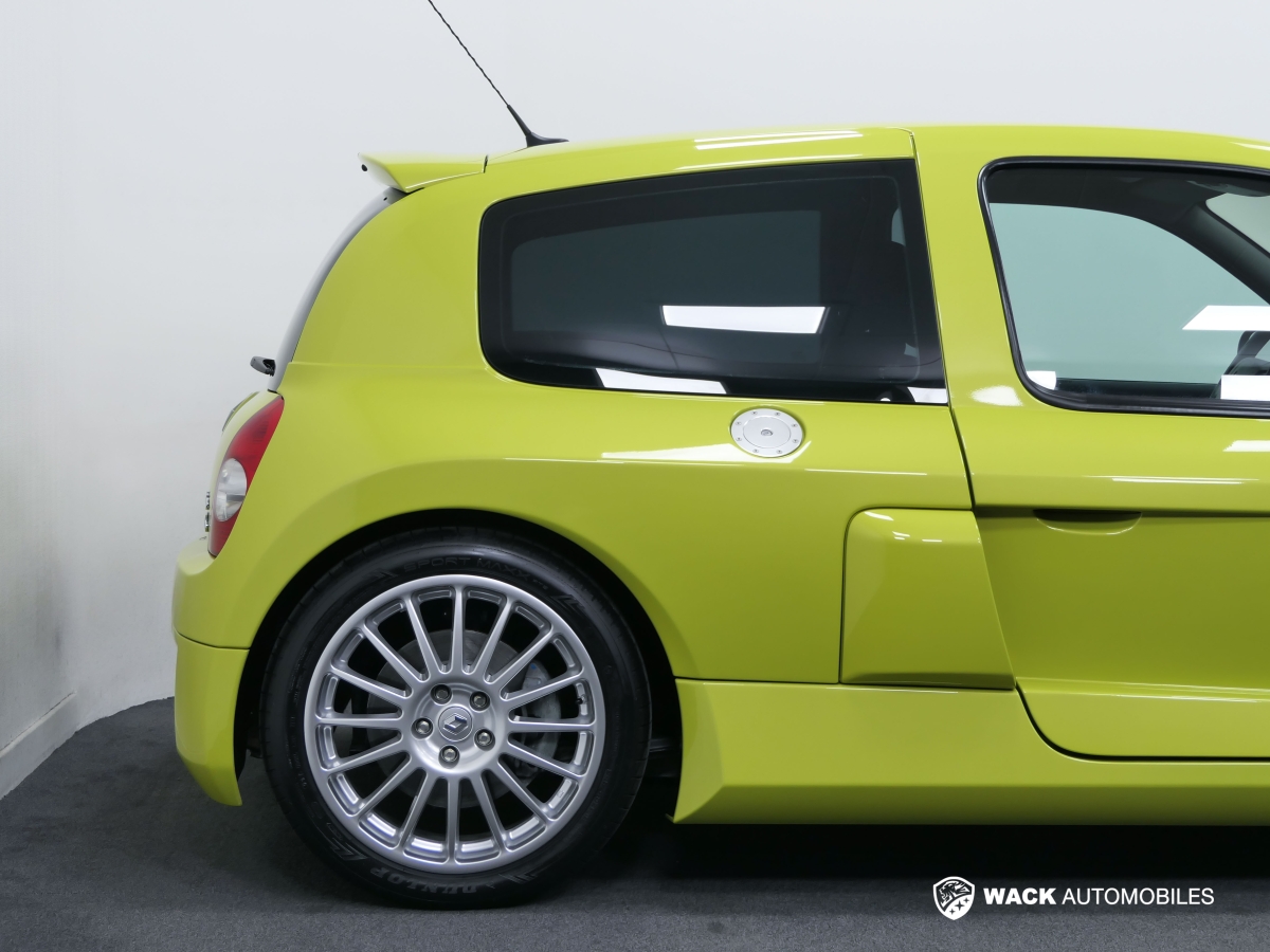 RENAULT CLIO 3.0 V6 255 CV 