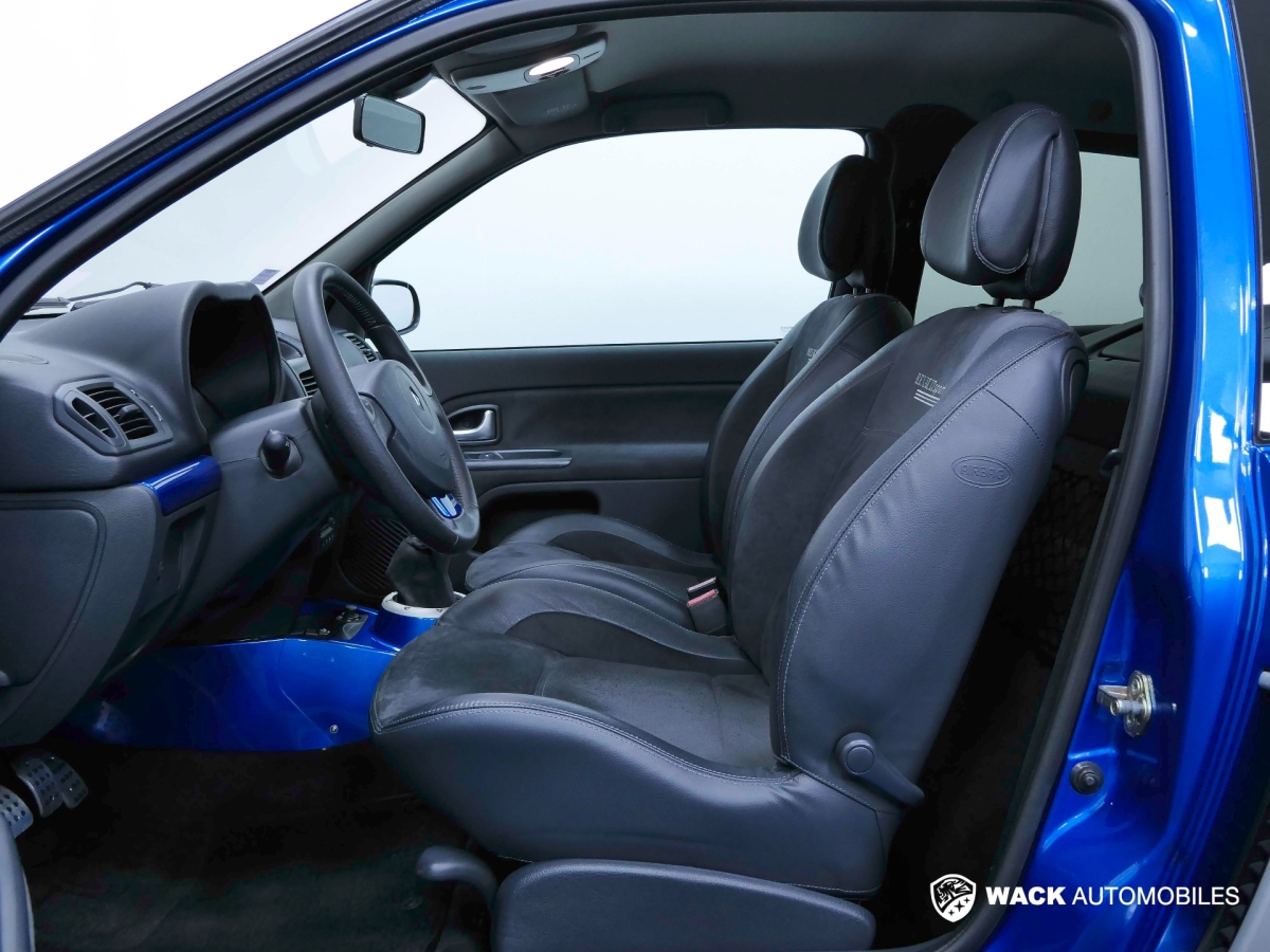 RENAULT CLIO CLIO V6 3.0L 255 CV