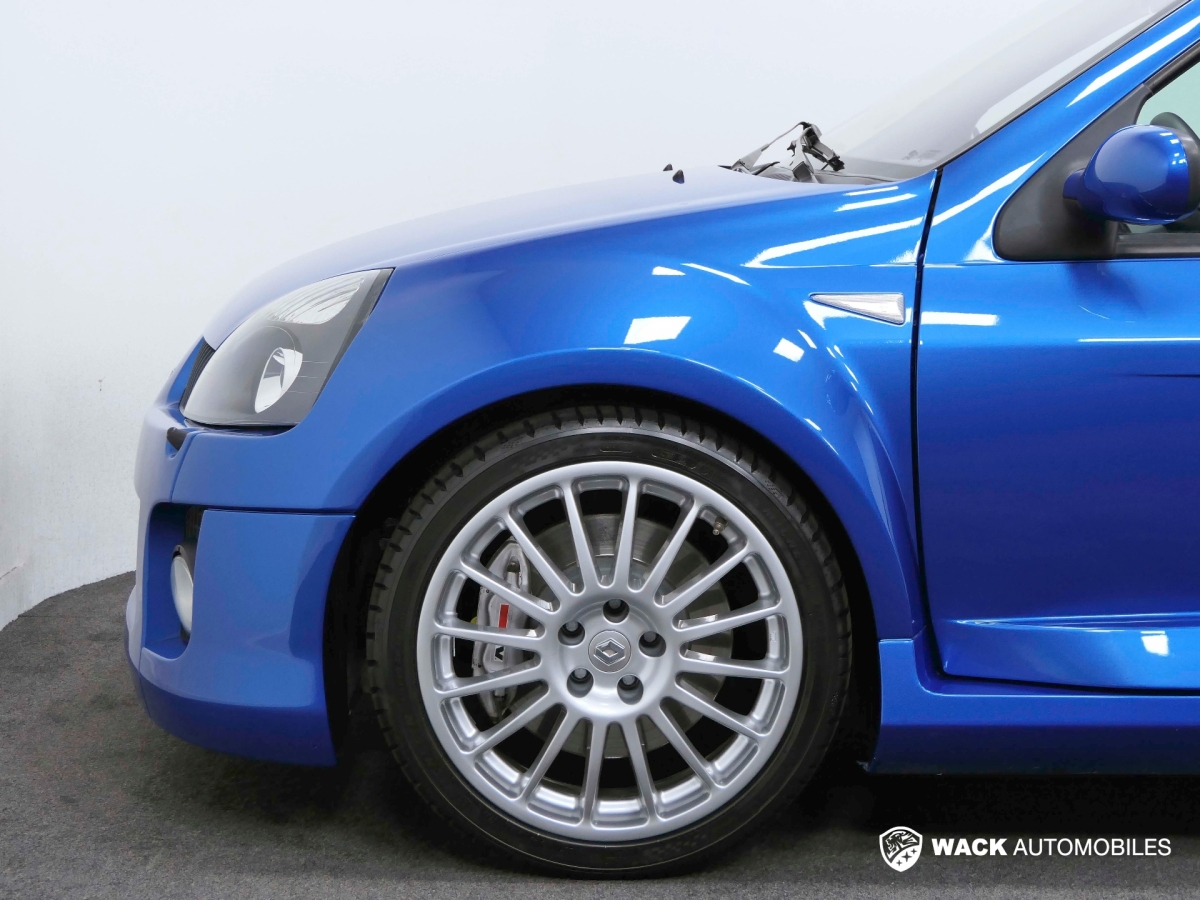 RENAULT CLIO CLIO V6 3.0L 255 CV