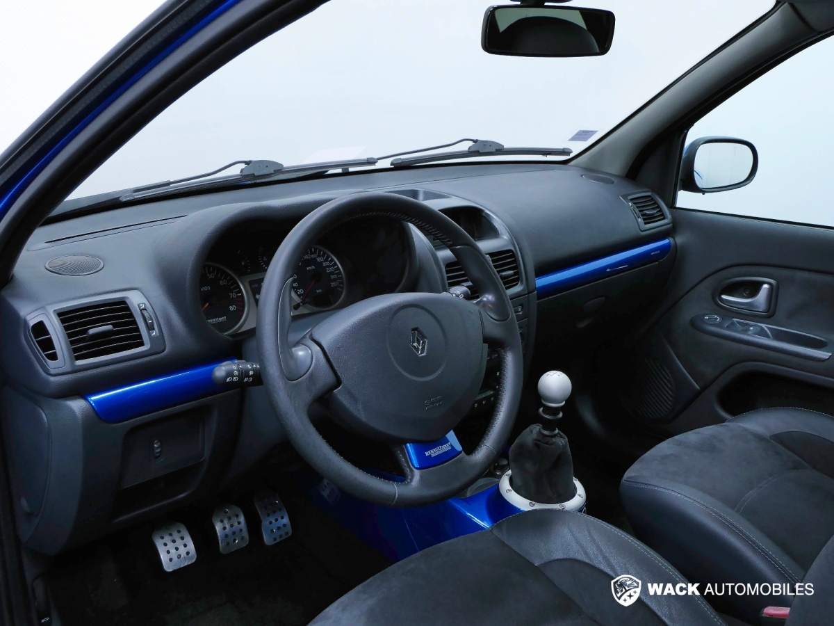 RENAULT CLIO CLIO V6 3.0L 255 CV